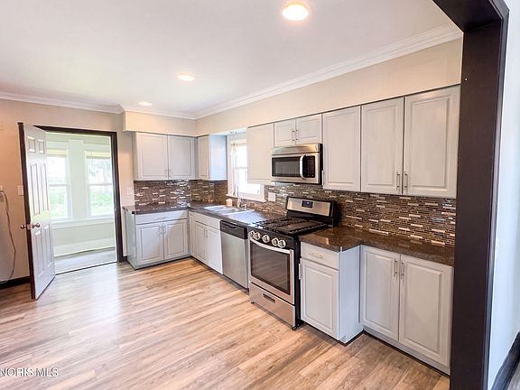 2nd image of 608 Howland Ave