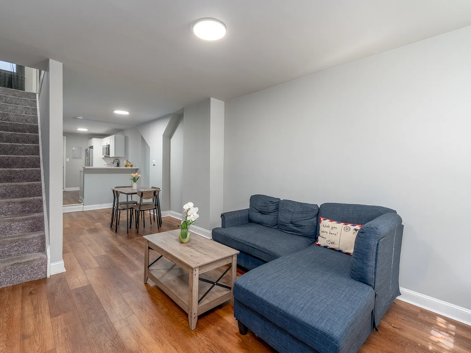 2 bed, 800 sqft, $1,600 — Photo 3