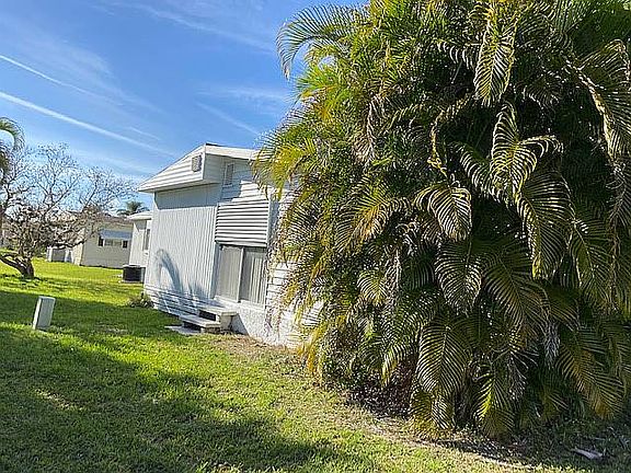 5th image of 133 W Caribbean