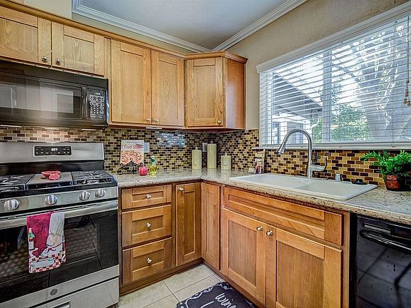 5th image of 2741 Danube Dr