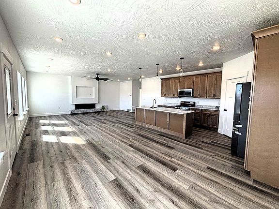 3rd image of 671 Memory Ln