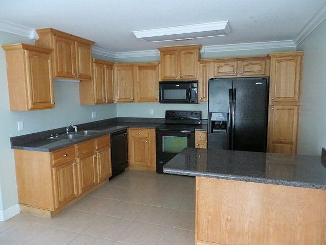 2nd image of 66 Oak Dr