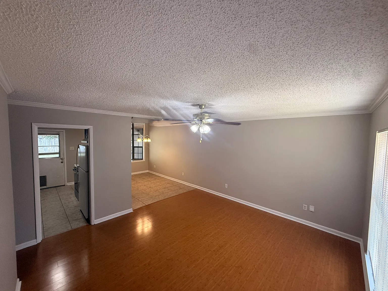 3 bed, 1200 sqft, $1,600 — Photo 3