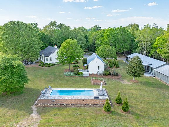 4th image of 235 Glades Rd