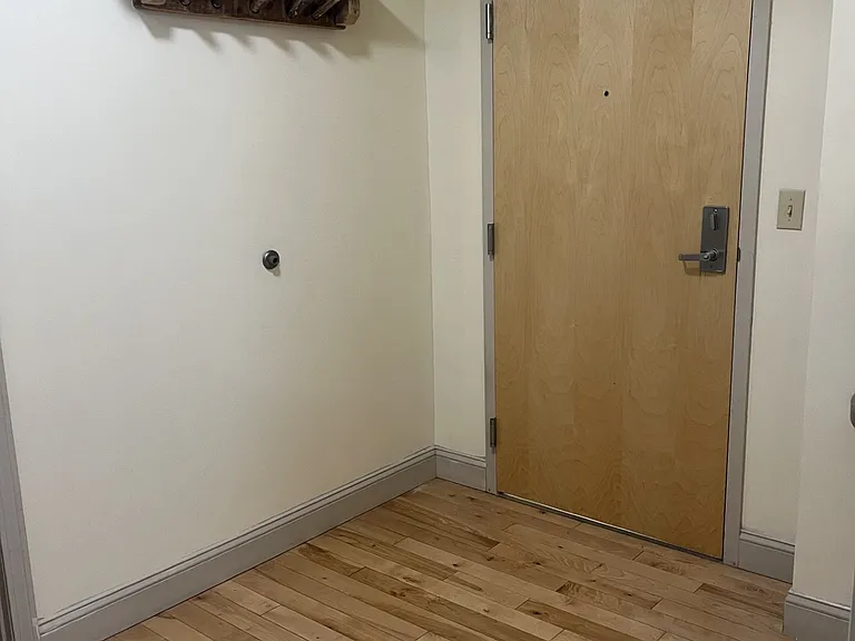191 College St #401 — Photo 5