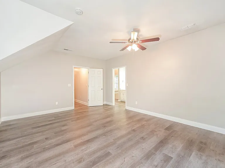 2570 Broadmoor Ct — Photo 11