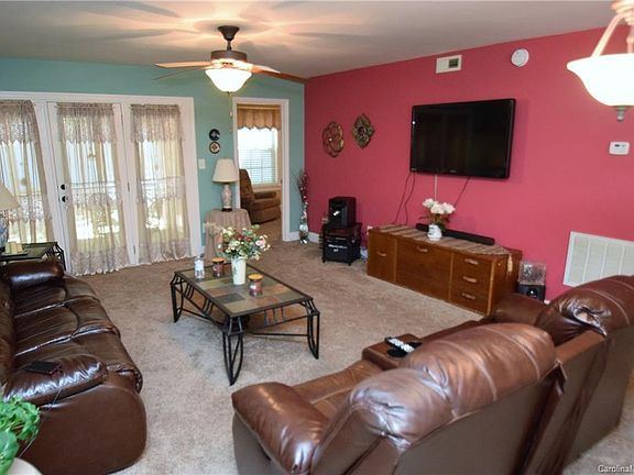 2nd image of 1815 Fairlawn Ct #1815