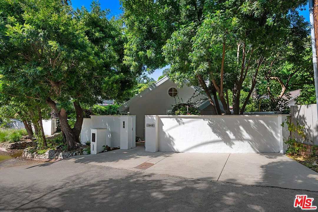 1 bed, 1.0 bath, $6,500 — Photo 2