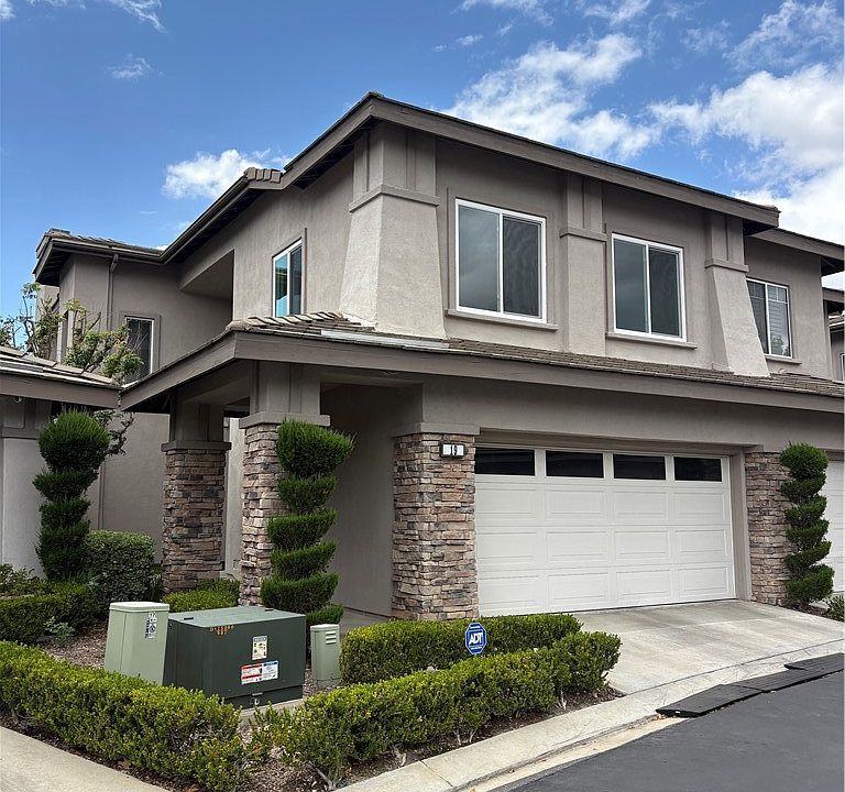 1st image of 19 Niblick Ln