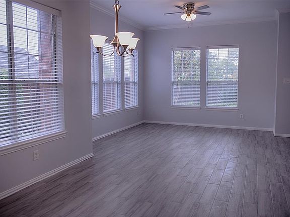 4th image of 2540 Plumdale Dr