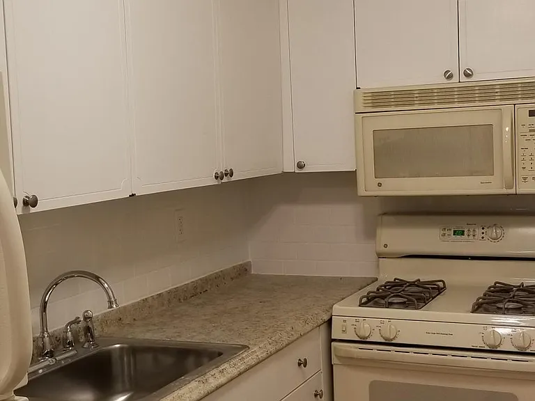 235 Henry Ave #31K — Photo 9