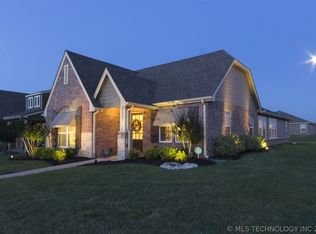 4028 W 104th Pl, Jenks, OK 74037
