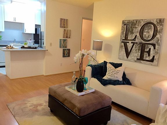 2nd image of 405 Piccadilly Pl APT 17