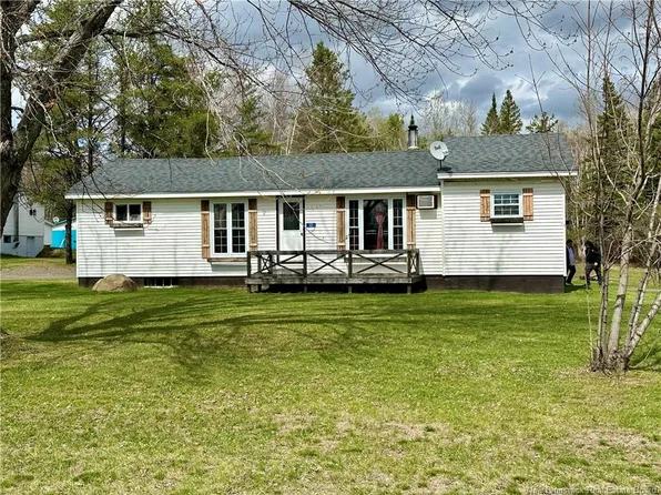 12 Hazelton Rd, Doaktown, NB E9C 1N6