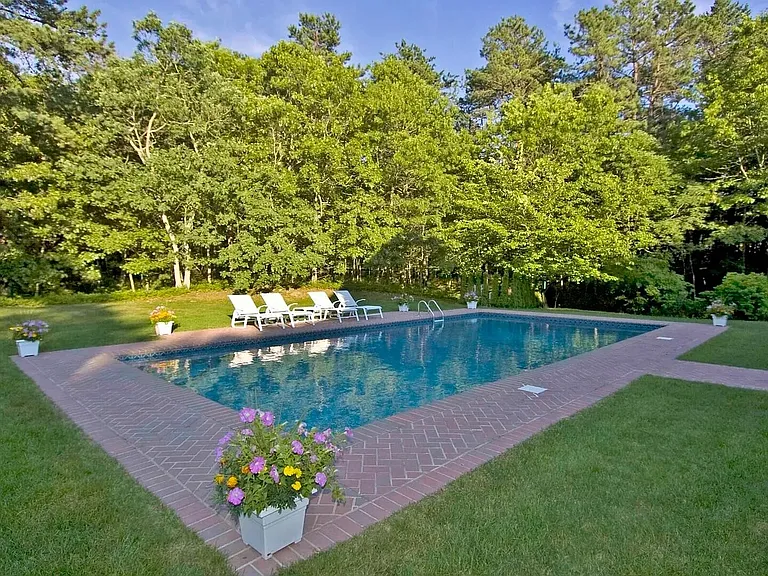1611 Deerfield Rd — Photo 2