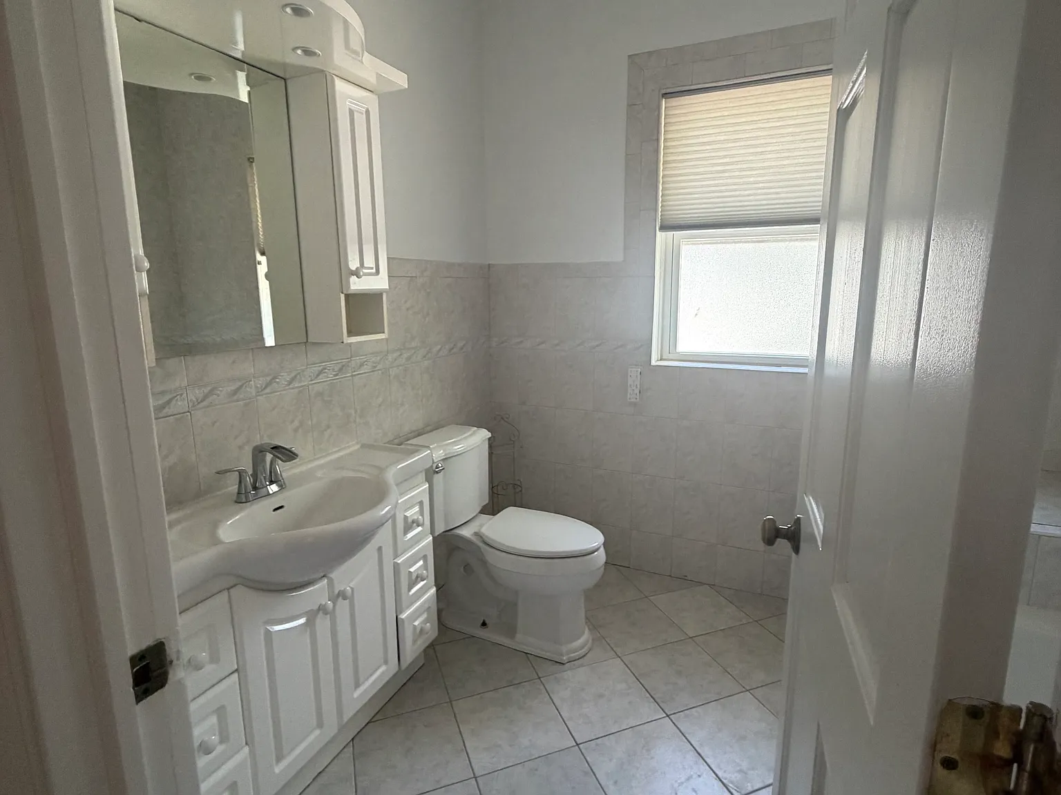 2 bed, 1.5 bath, 1400 sqft, $2,600 — Photo 4