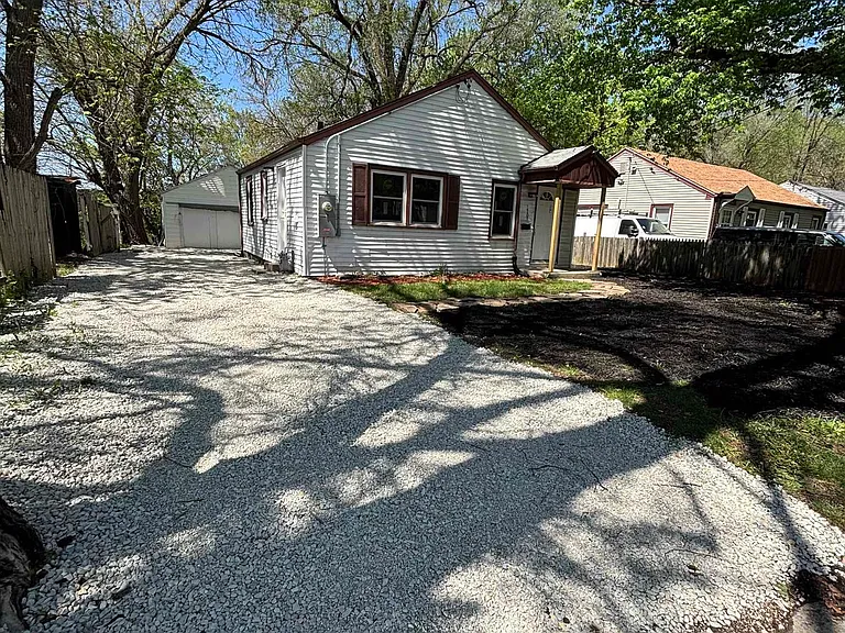 1703 N Valley Ave — Photo 11