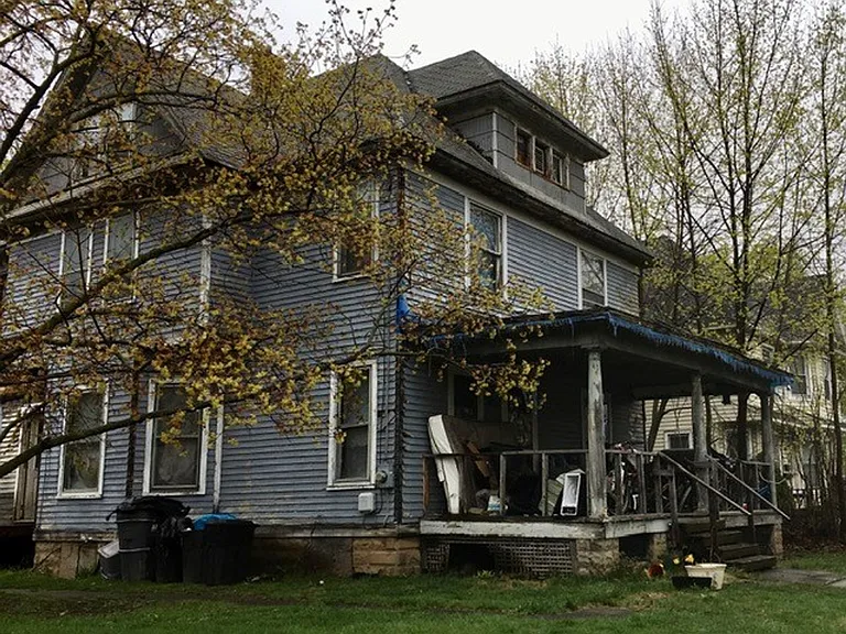 1004 N Main St — Photo 3