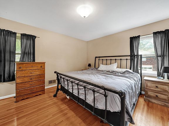 4th image of 844 Sherwood Forest Dr