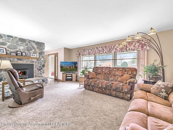 4th image of 12484 Madonna Dr