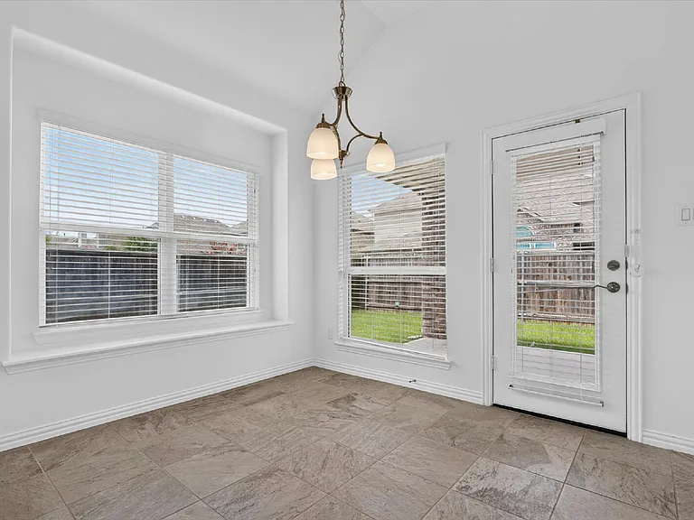 4300 Canadian River Dr — Photo 6
