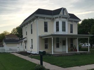 1121 10th St, Aurora, NE 68818