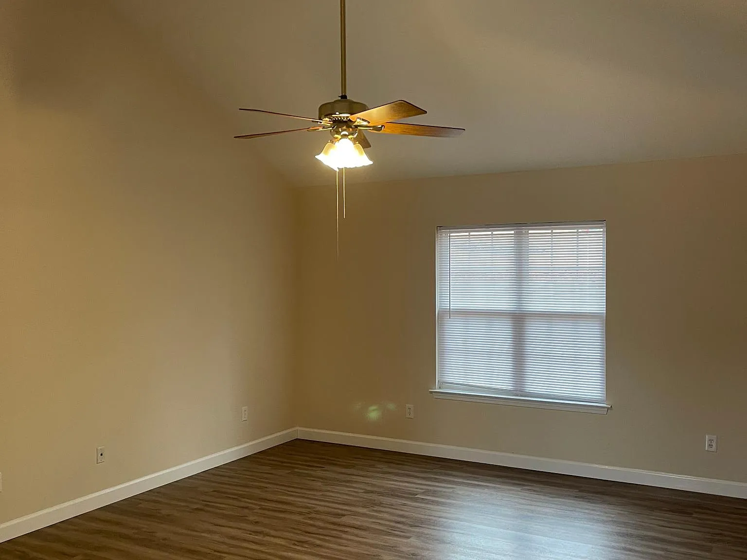 3 bed, 1732 sqft, $1,800 — Photo 4