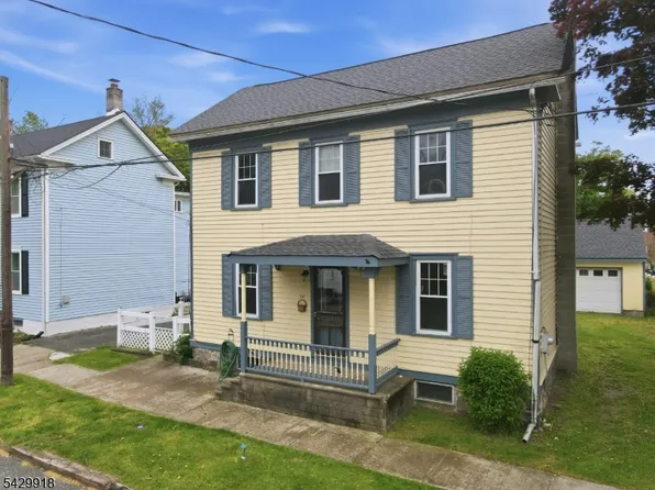 54 Front St, Belvidere Twp., NJ 07823