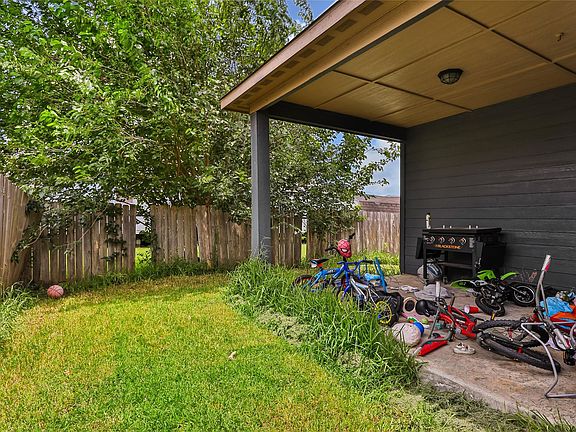 4th image of 2707 Tracy Ln