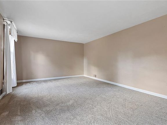 3rd image of 5435 Glen Hill Dr