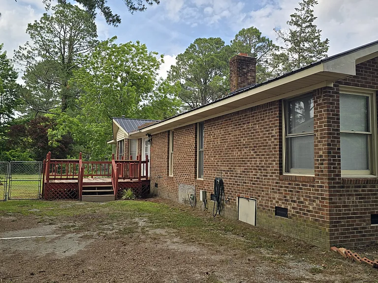 401 Pecan St — Photo 4