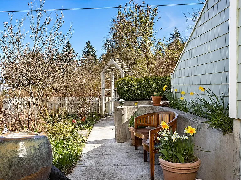 5671 Ward Ave NE — Photo 36