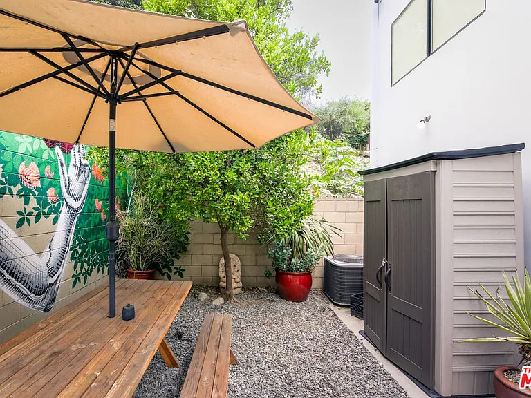 2216 Bancroft Ave — Photo 32