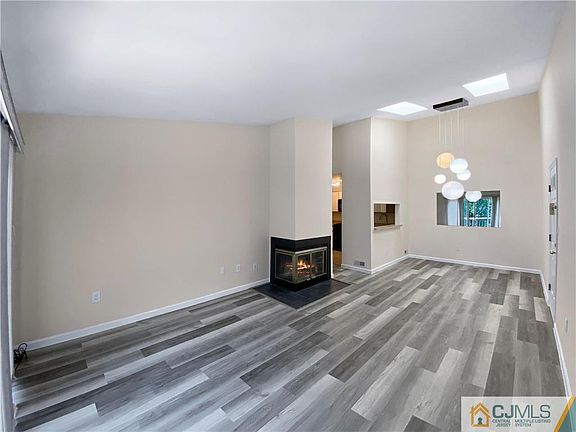 4th image of 366 McDowell Dr