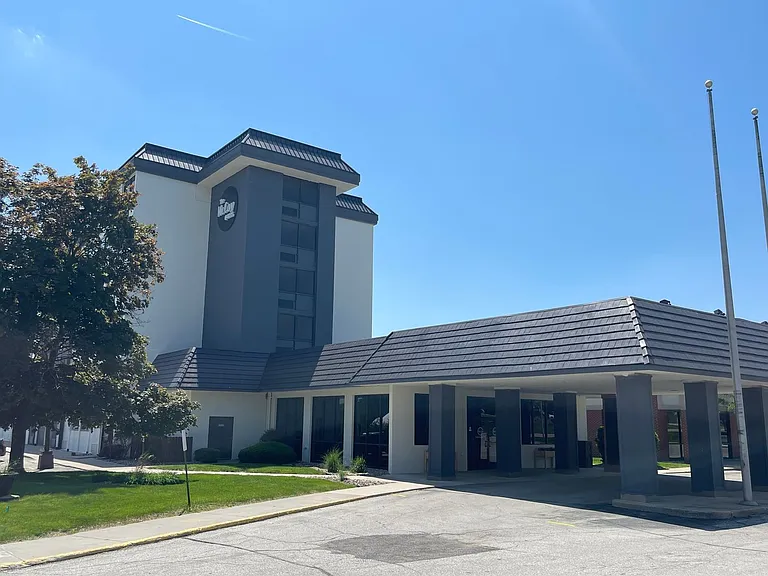 The McCoy at 8035 Apartments - Clive — Photo 32