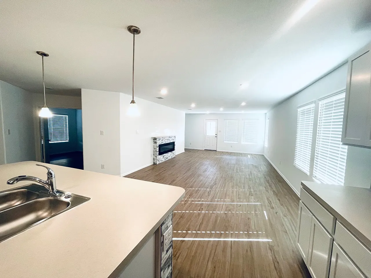 613 Forest Bend Ln — Photo 4