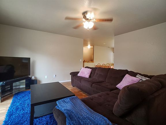 3rd image of 1331 Placer Dr