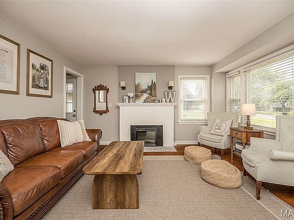 4th image of 581 Meadowridge Dr