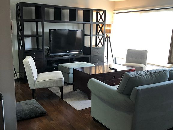 4th image of 1465 E Putnam Ave APT 203