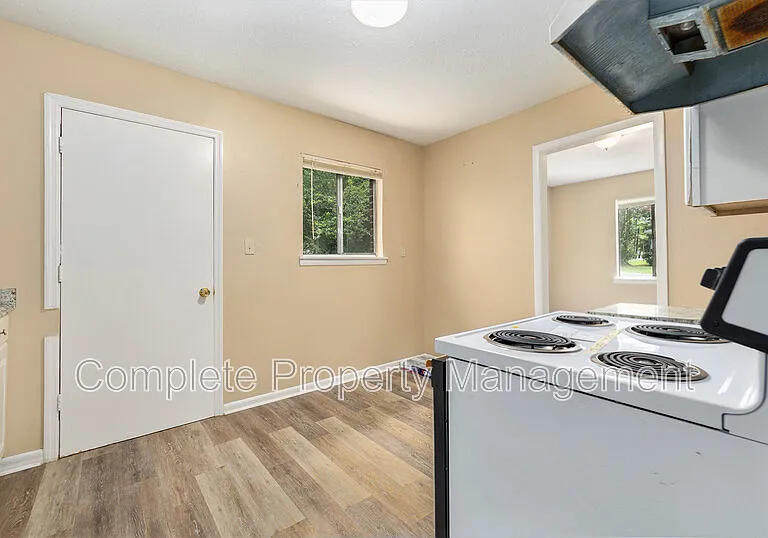 3400 Walnut Ave SW — Photo 4