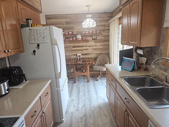 4th image of 1531 Sunset Dr
