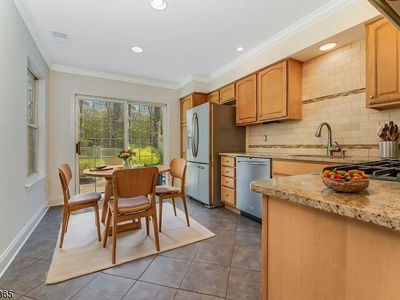 5th image of 903 Springhouse Dr