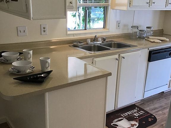 3rd image of 900 Henderson Ave #79
