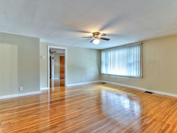 4th image of 800 S Vine St #1/2