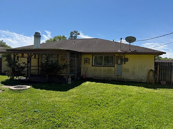 2nd image of 2000 Silver Oaks Dr