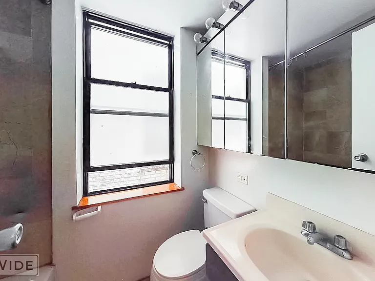 435 W 54th St #4A — Photo 6