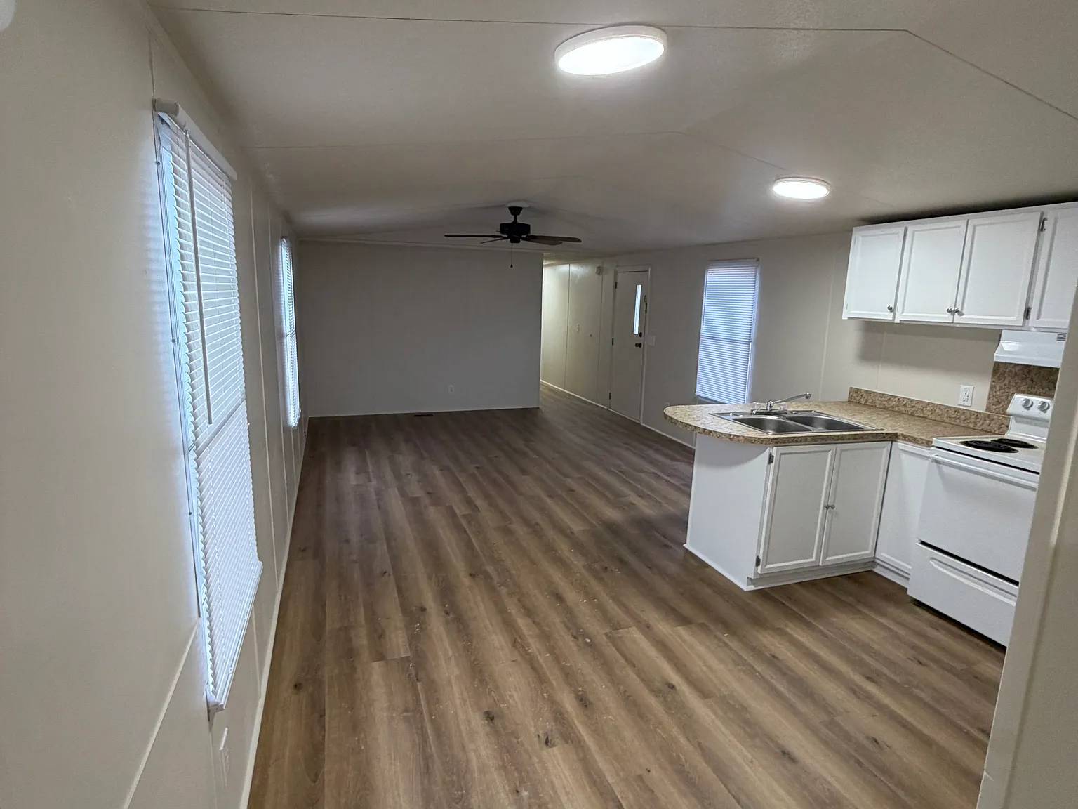 3 bed, 920 sqft, $1,450 — Photo 2