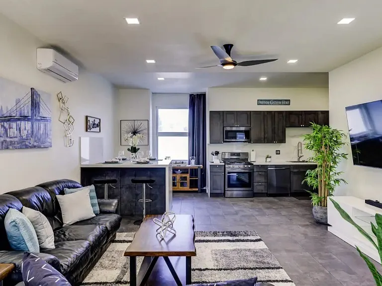 2335 Market St — Photo 7