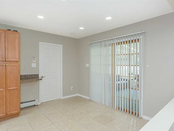 5th image of 4 Millbrook Dr