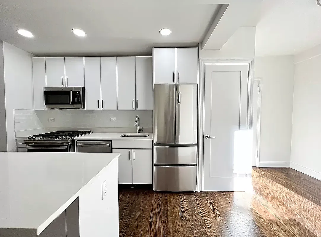 25 West 68th Street — Photo 2